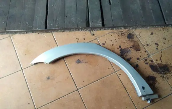 Subaru Outback Fender trim (molding)