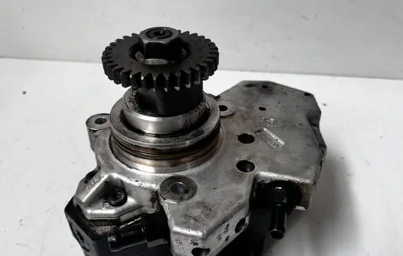 Mercedes-Benz C AMG W203 Fuel injection high pressure pump 0445010145 A6420700501