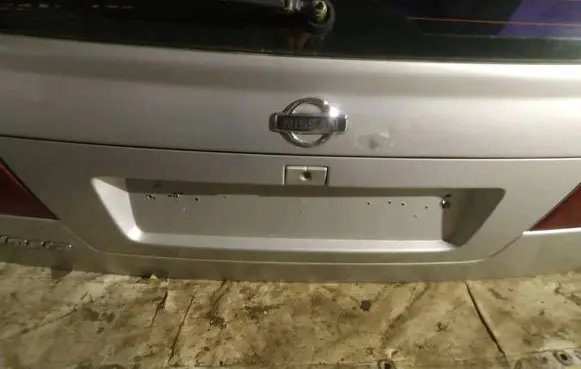 Nissan Primera Trunk door license plate light bar 