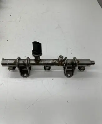 Porsche Macan (95B) Fuel main line pipe 94611011800 T946004