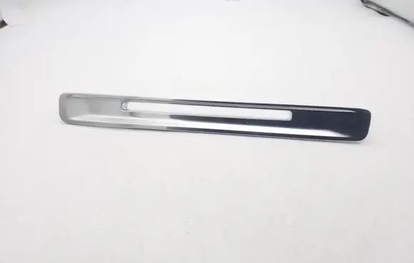 Radio/GPS head unit trim