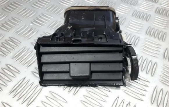 Toyota Verso Dash center air vent grill 556600F030 55660-0F030