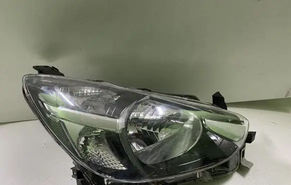 Mazda 2 Headlight/headlamp ....