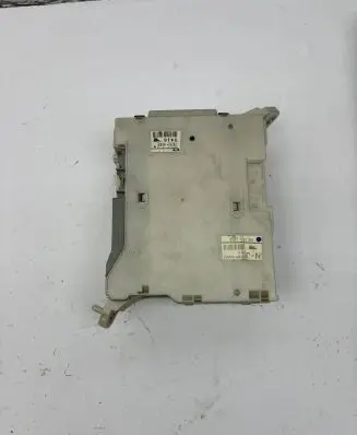 Lexus IS 220D-250-350 Fuse module 8273053022 6K131362