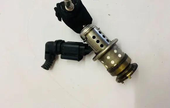 Peugeot 508 Fuel injector 9802763880
