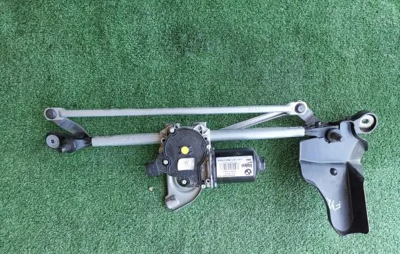 BMW 4 F32 F33 Front wiper linkage and motor 7267503