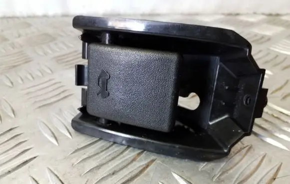 Suzuki Grand Vitara II Engine bonnet (hood) release handle