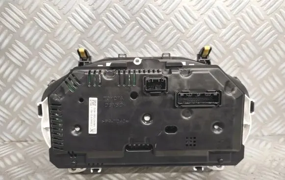 Toyota Yaris Speedometer (instrument cluster) 83800F5240