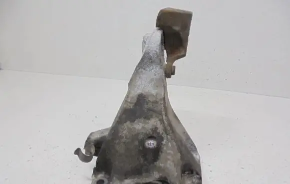 BMW X3 E83 Engine mounting bracket 6781916