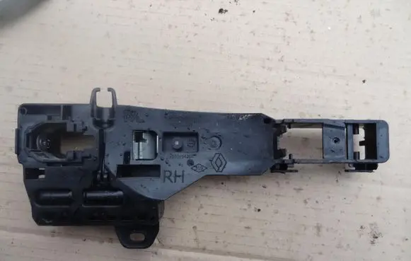 Renault Clio V Front door exterior handle/bracket 806065425R