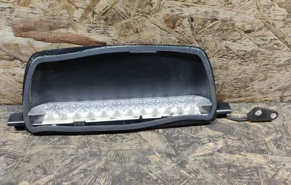 Lincoln MKS Third/center stoplight 8A5313A613A 13A613