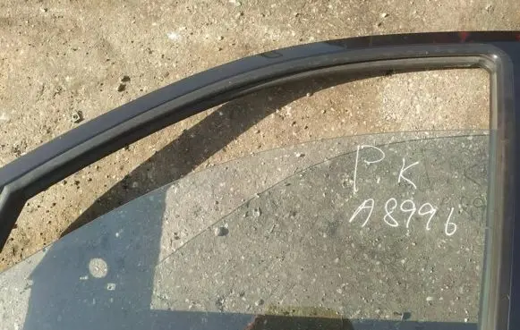 Hyundai Santa Fe Front door window glass four-door as2
