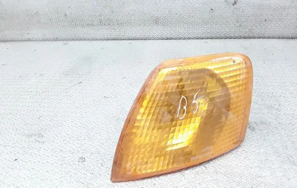 Volkswagen PASSAT B5 Front indicator light 3B0953049