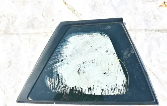 Mitsubishi Outlander Rear side window