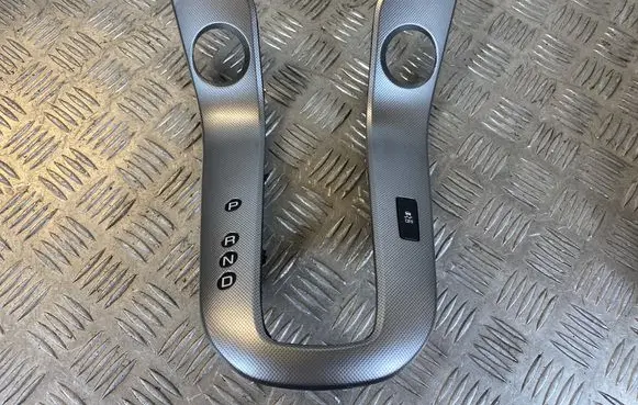 Chevrolet Cruze Gear shifter surround trim plastic 94565218