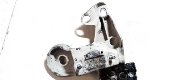 Audi A4 S4 B6 8E 8H Engine mounting bracket 8e0199352
