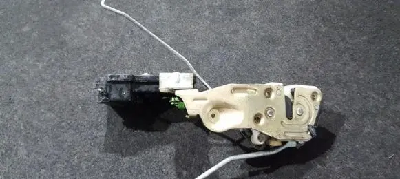 Mitsubishi Lancer Front door lock mb030466 152800-6030