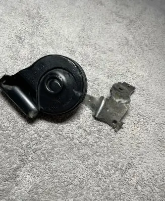 Volkswagen PASSAT CC Horn signal A046522 3AA951182