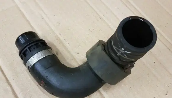 Volkswagen Transporter - Caravelle T5 Engine coolant pipe/hose 7E0122051E