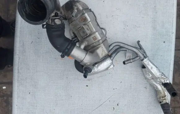 Jaguar E-Pace EGR valve cooler LR139720 M4D39Y438BB