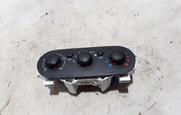 Renault Trafic III (X82) Air conditioner control unit module T1032613B