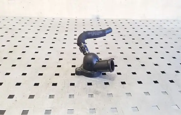Volkswagen PASSAT B8 Engine coolant pipe/hose 04L121131AB 04L121030