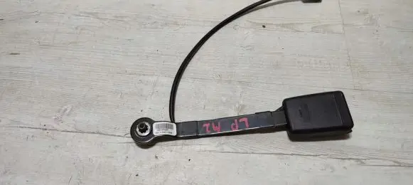 Front seatbelt buckle