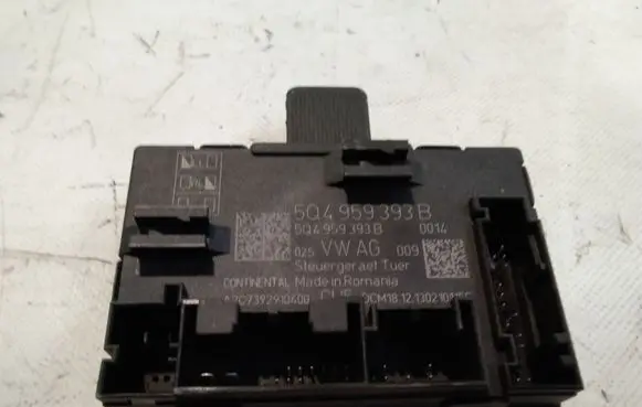 Volkswagen Golf VII Door control unit/module 5Q4959393B