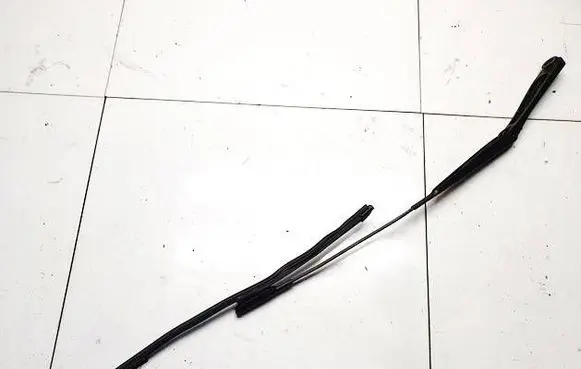 Front wiper blade arm