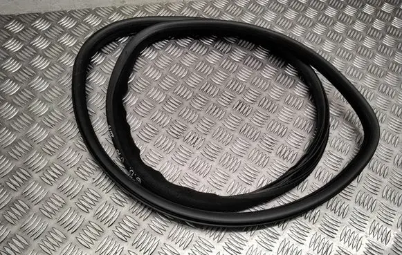 Volvo V70 Rear door rubber seal (on body) 