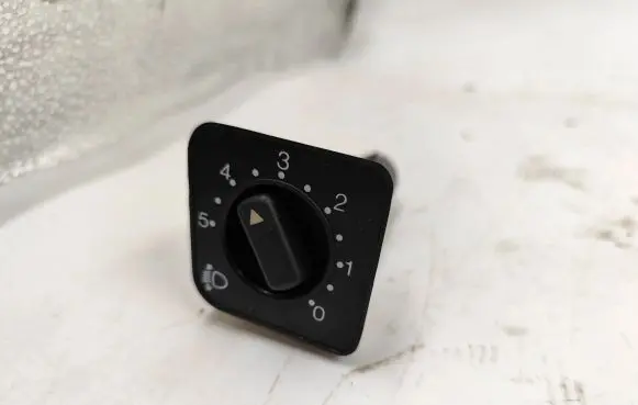 Headlight level height control switch