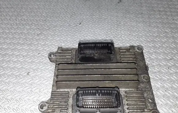 Opel Zafira A Engine control unit/module 12210453