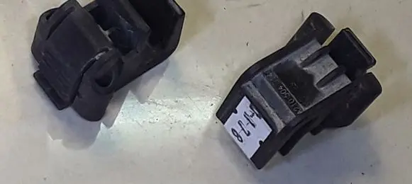 Mercedes-Benz A W168 Radiator mount bracket A2105040146