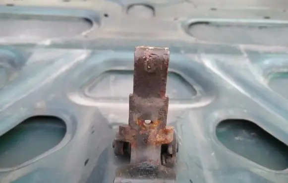 Renault Laguna I Engine bonnet (hood) release handle