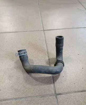 Volvo V70 Engine coolant pipe/hose