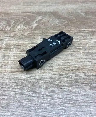 Mitsubishi Grandis Airbag deployment crash/impact sensor 8651A015