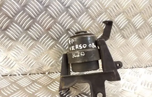 Toyota Corolla Verso E121 Engine mount bracket