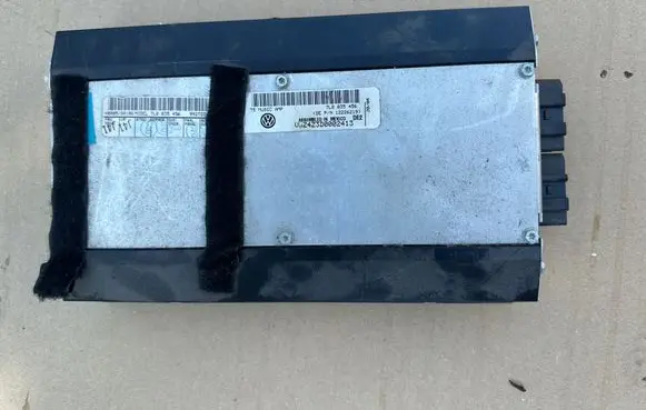Volkswagen Multivan T5 Sound amplifier 7L0035456