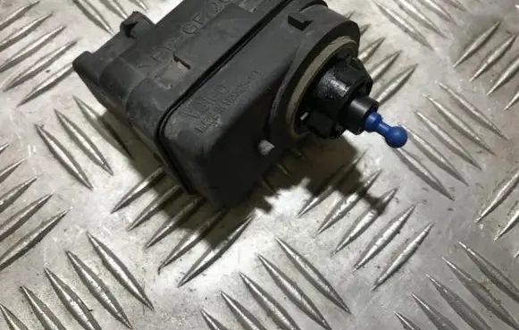 Renault Espace III Headlight level adjustment motor 7700415343