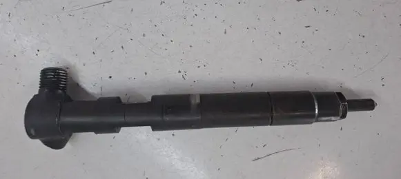 Mercedes-Benz C W204 Fuel injector A6510704987 28342997
