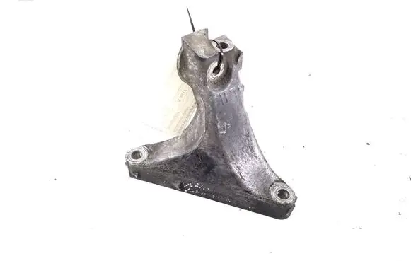 Subaru Legacy Gearbox mounting bracket 30450AA031