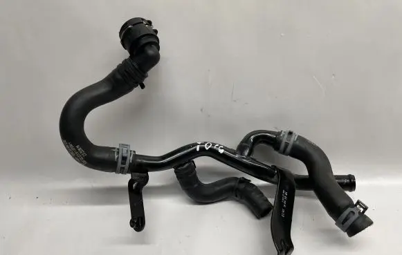 Volkswagen Jetta VII Engine coolant pipe/hose 5QM121070A