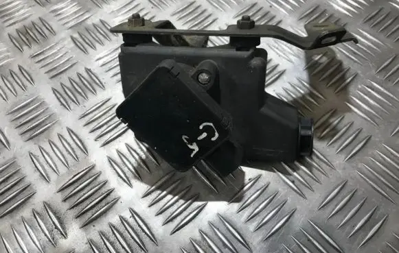 Accelerator throttle pedal