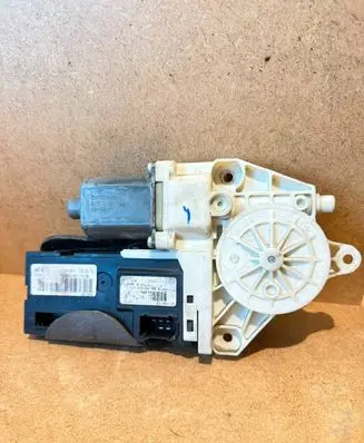 Renault Megane III Front door window regulator motor 978408100 0130822331