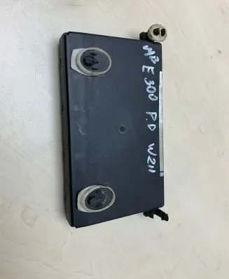 Mercedes-Benz E W211 Door control unit/module 2118701226 00401702