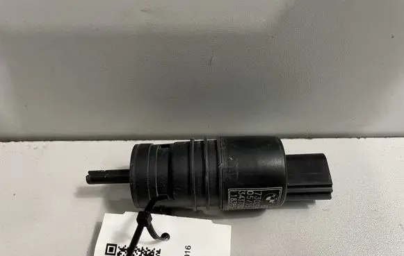BMW 7 G11 G12 Windscreen/windshield washer pump 7302589