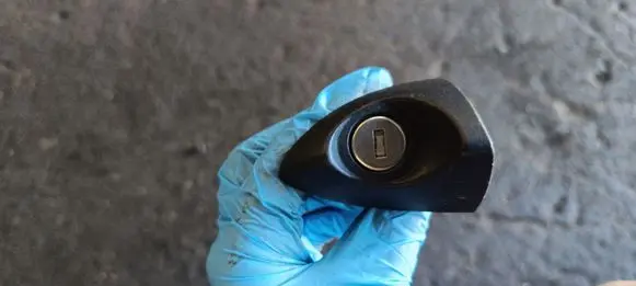BMW X5 E53 Front door lock (next to the handle)