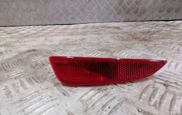 Third/center stoplight