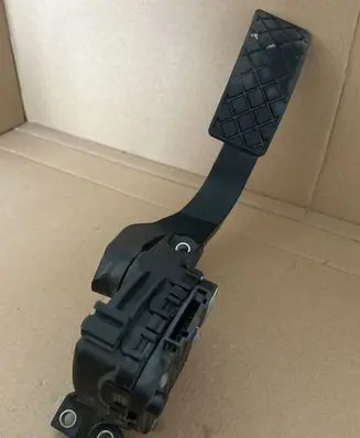 Volkswagen PASSAT B5.5 Accelerator throttle pedal 8D1721523J 6PV00837603