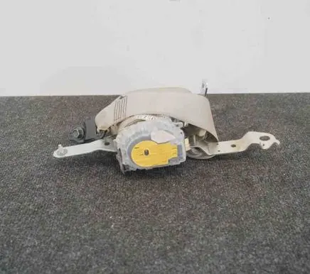 Subaru Legacy Front seatbelt E40432127